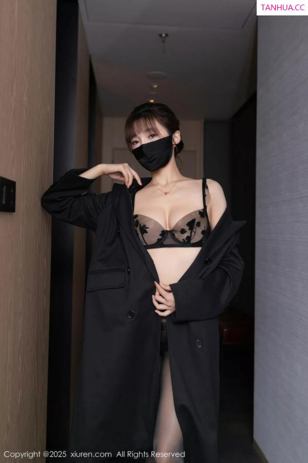 陆萱萱  [XiuRen]高清写真图 2025.10.16 No.10880 陆萱萱 西安旅拍第7张图片